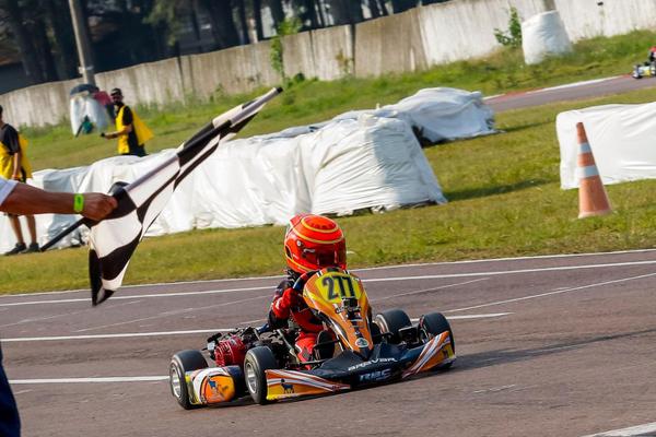 Christian Mosimann repete belas atuações e sobe ao pódio do Campeonato Paranaense de Kart
