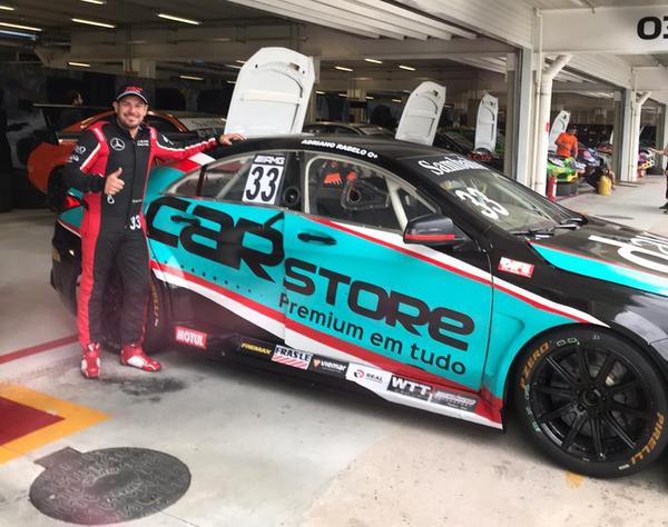 Adriano Rabelo larga da terceira fila na última etapa do ano do Mercedes-Benz Challenge