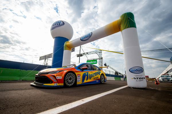 Thiago Camilo acerta o carro aos 45 minutos do segundo e faz a pole da Stock Car em Cascavel