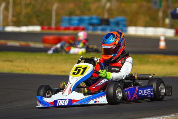 Theo Salomão assume a liderança da categoria Mini 2T no Circuito Paulista de Kart