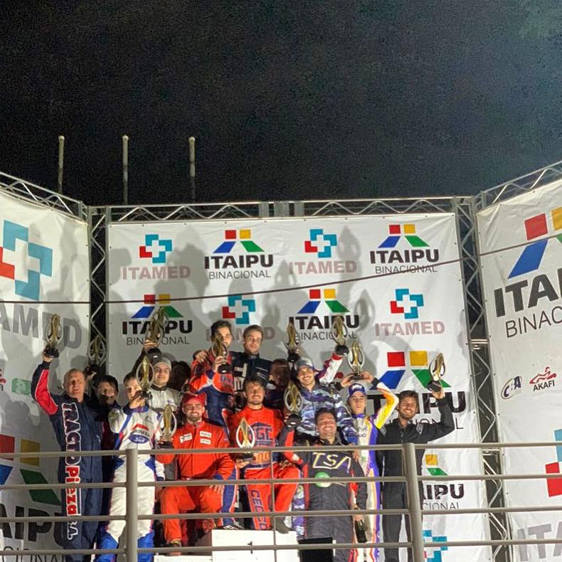 Foz do Iguaçu encerra temporada com a festa das 4 Horas de Kart