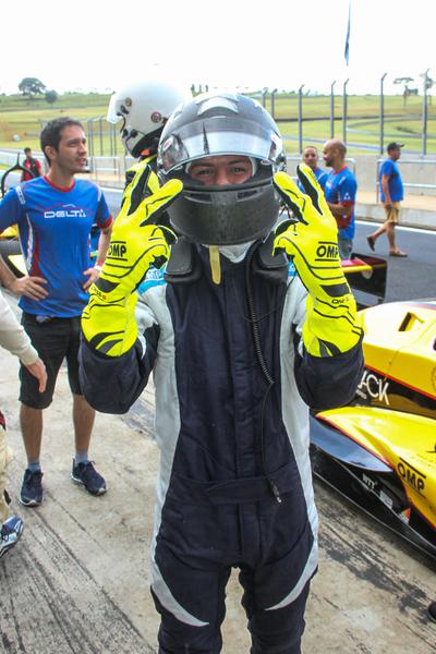 Erick Schotten estreia no automobilismo com segundo lugar na Fórmula Delta
