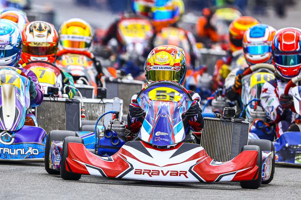 Theo Salomão abre temporada com pódio em sua estreia na categoria Júnior