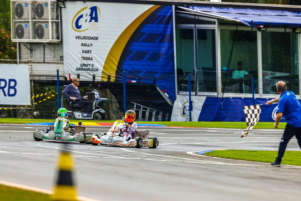 Gustavo Bonk é vice-campeão da Copa Brasil de Kart na Júnior Menor após chegada polêmica