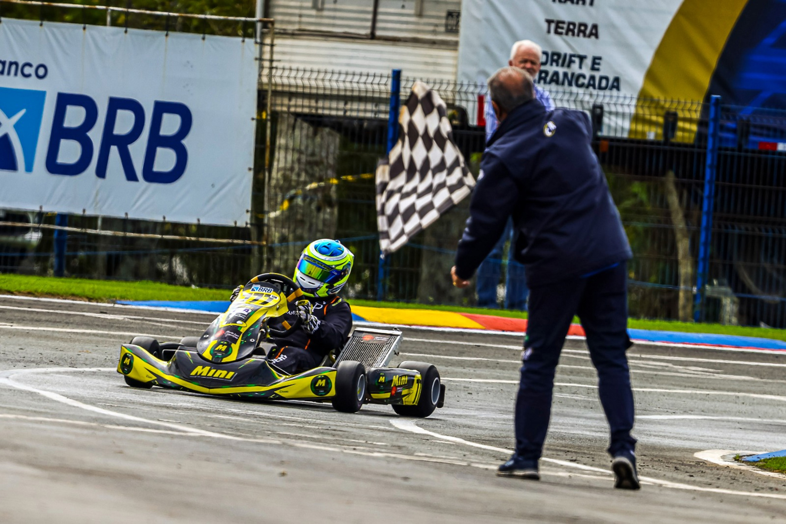 Carlos Saderi comemorou a conquista de seu primeiro título na Copa Brasil de Kart