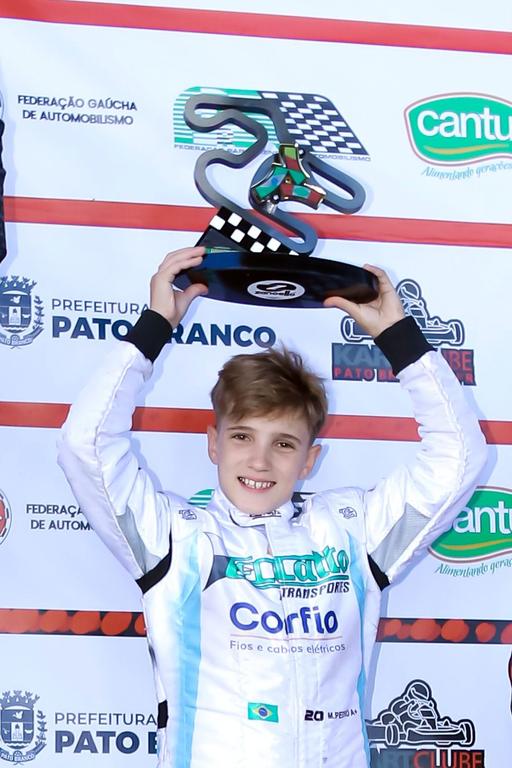 Vitória na última bateria garante título sul-brasileiro de kart para Manoel Ceccatto