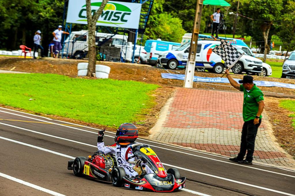 Bernardo Gubert é bicampeão do Sul-Brasileiro de Kart