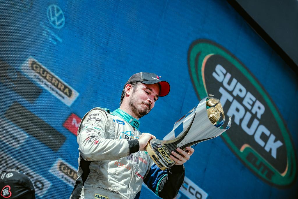 Fábio Fogaça conquista na “raça” a primeira vitória na categoria Pro na Copa Truck