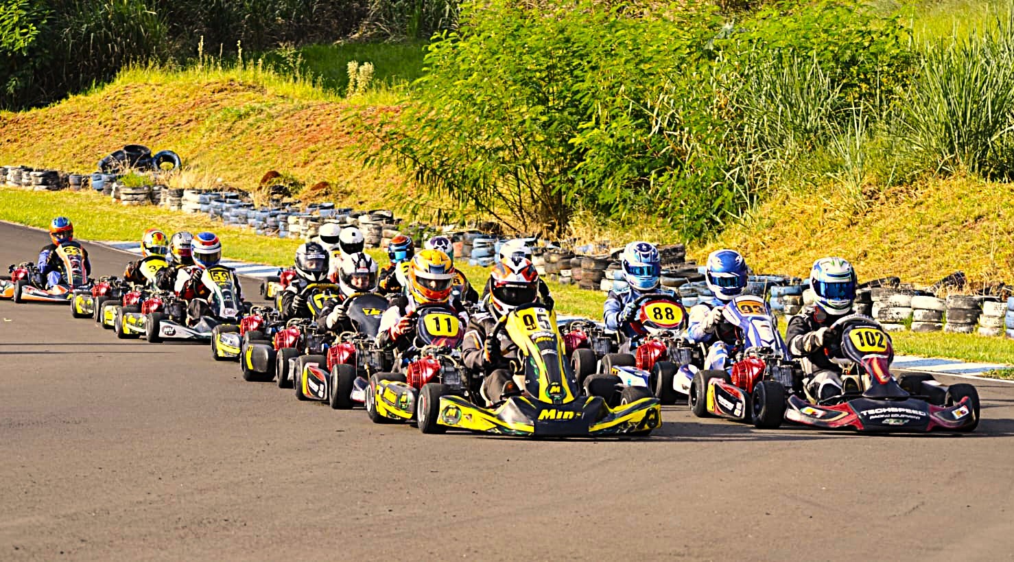 Paranaense Light de Kart começa com vitórias de Violin, Sotogute e Perin
