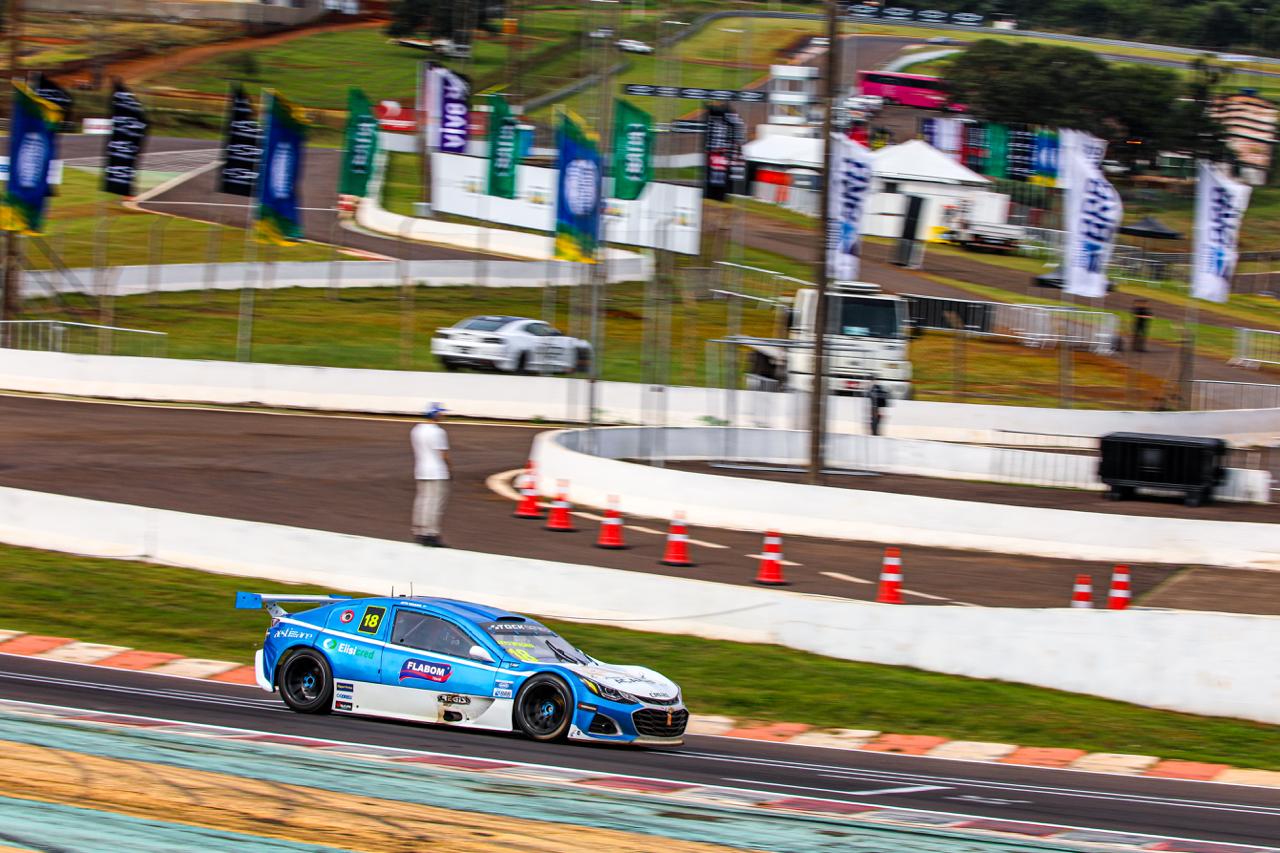 Myasava fica satisfeitos com os treinos da sexta e foca no classificatório da Stock Series