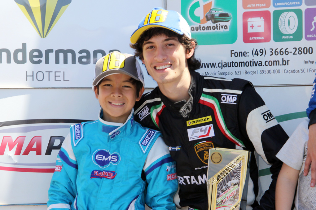 Irmãos Akyu e Gustavo Myasava iniciam série de corridas em casa