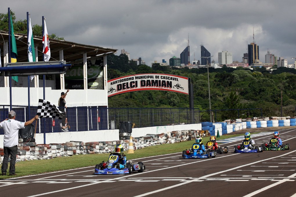 Metropolitano de Cascavel inicia como um bom teste para o Brasileiro de Kart