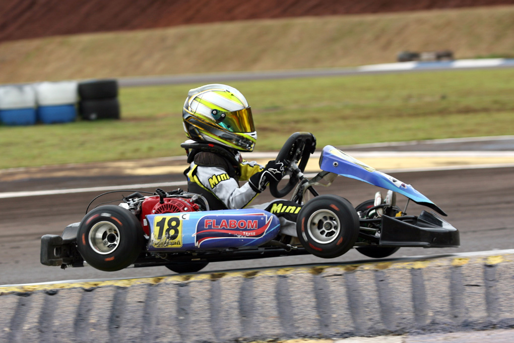 Akyu Myasava mantém liderança no Metropolitano de Kart de Cascavel
