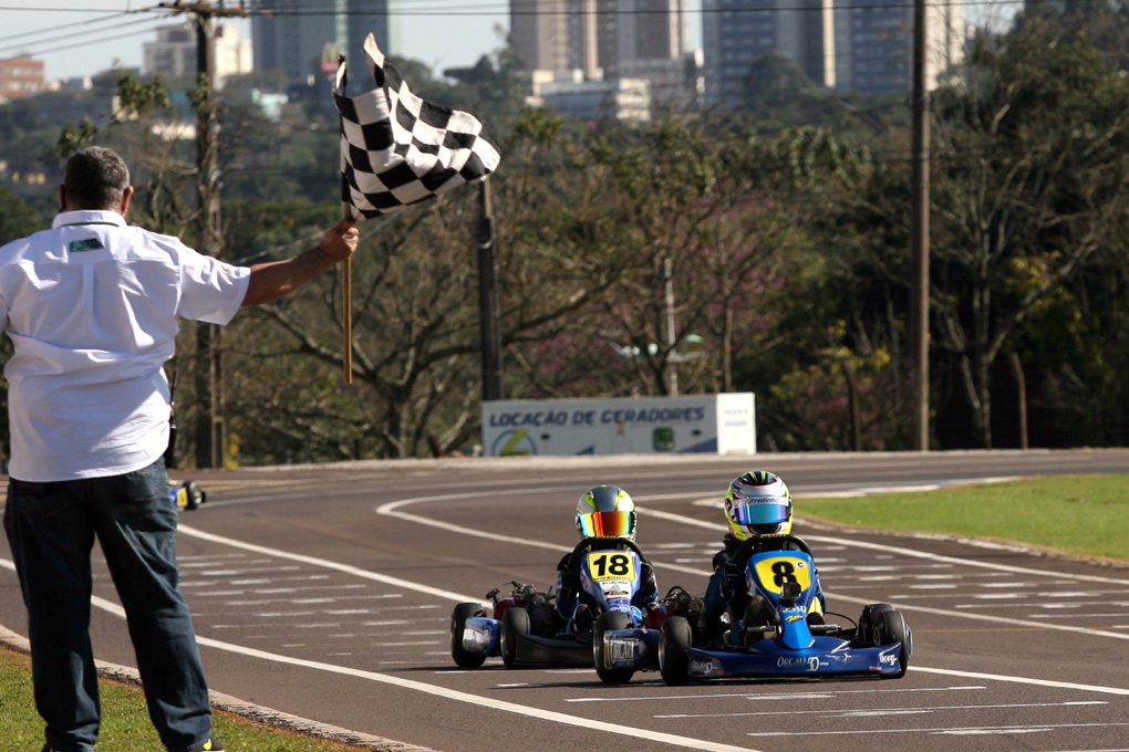 Open do Brasileiro de kart reúne pilotos de 16 estados em Cascavel