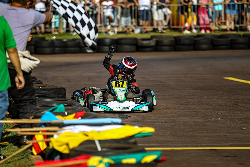 Copa Toledo de Kart leva oito mil pessoas ao Parque do Povo