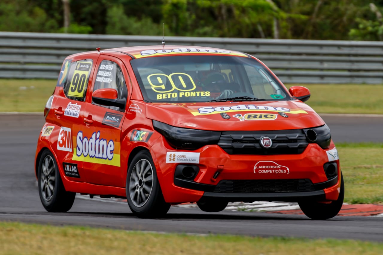Cearense Beto Pontes lamenta a quebra do câmbio do Fiat Mobi na Cascavel de Ouro