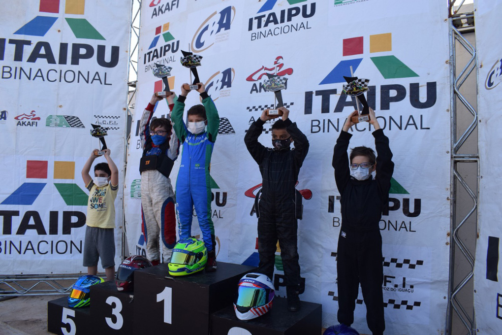 Zorzetto mantém invencibilidade com 4ª vitória no Citadino de Kart  de Foz