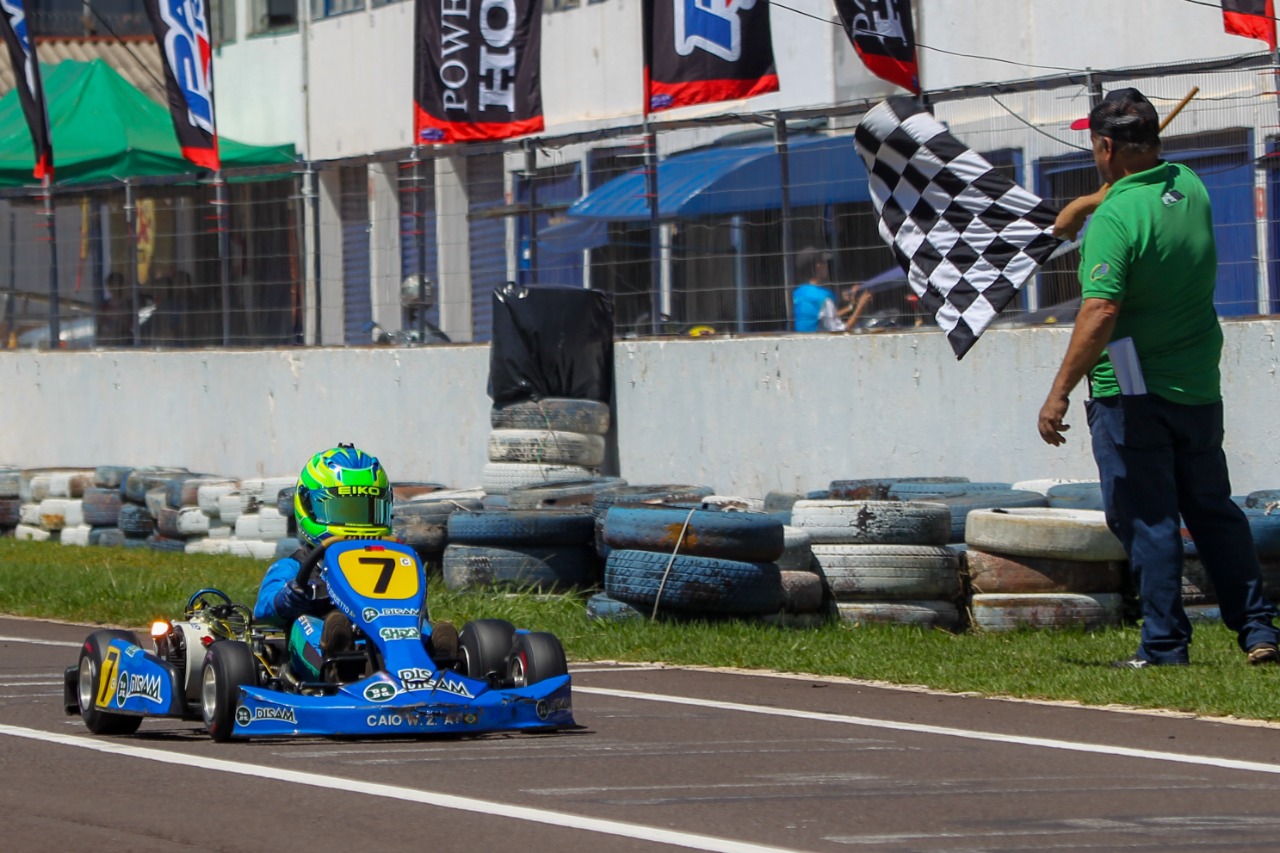 Caio Zorzetto conquista mais uma vitória no Kartódromo de Cascavel