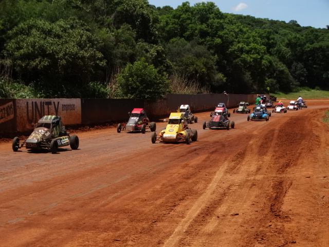 Paranaense de Velocidade na Terra começa com 70 carros em Ponta Grossa