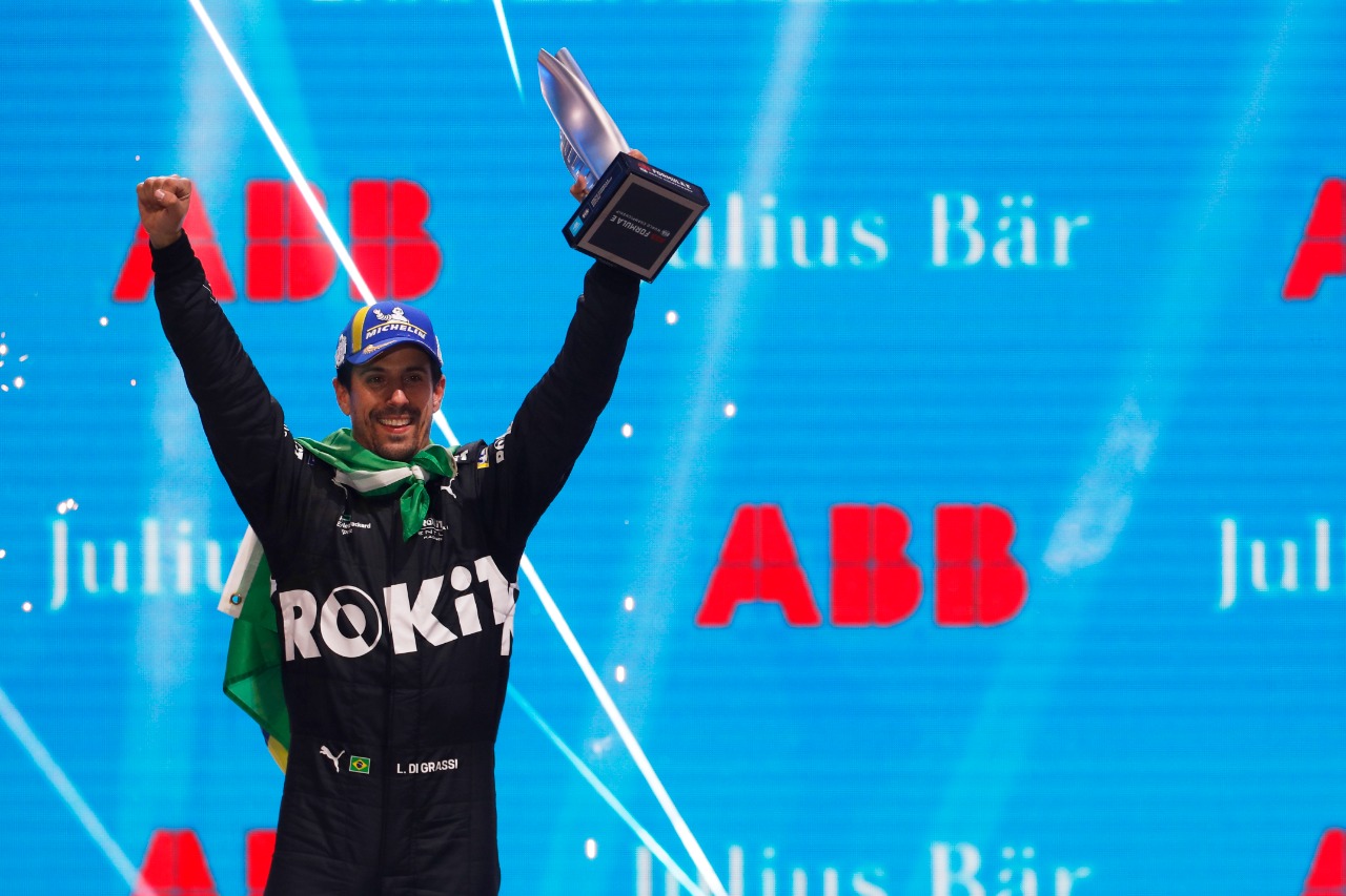 Brasileiro vai ao pódio na abertura do Mundial de Fórmula E