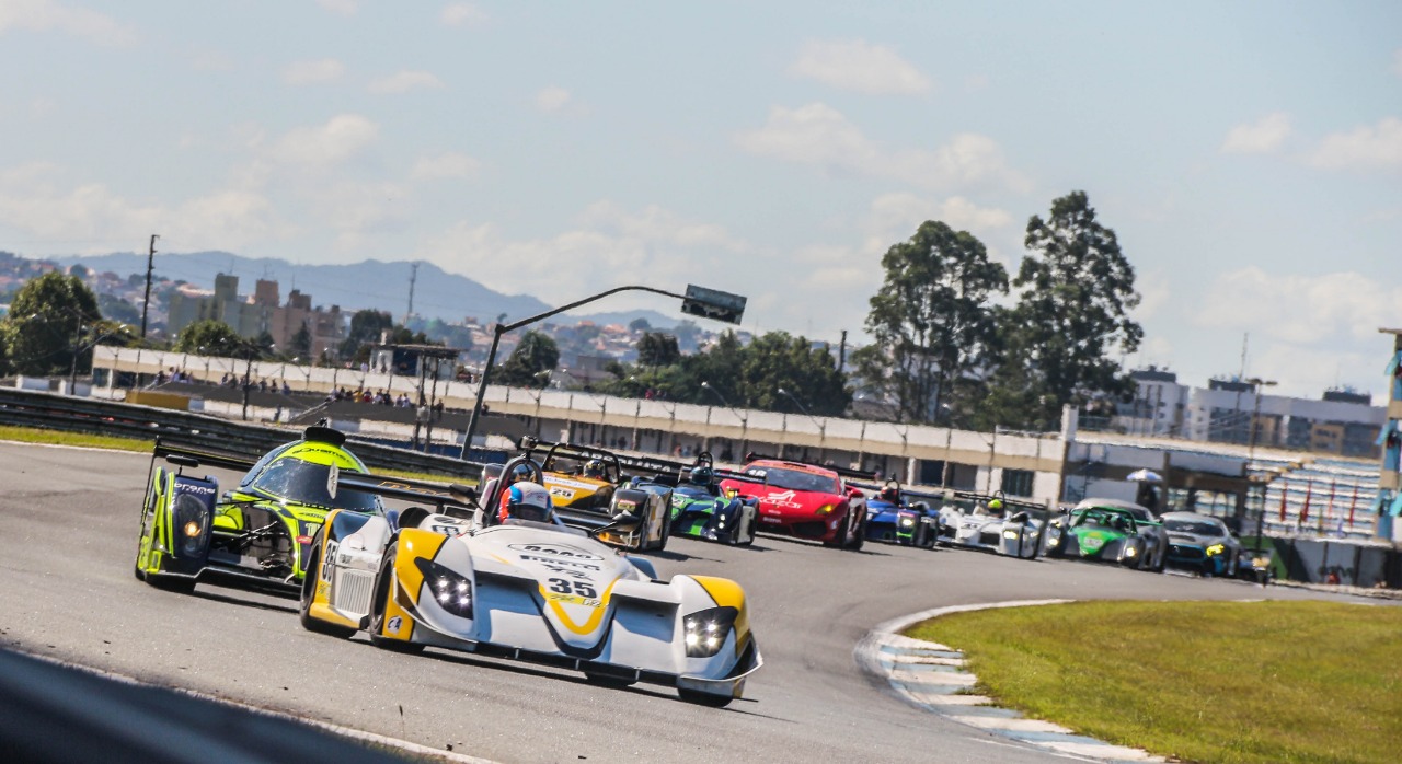 Jair e Duda Bana ficam em 2º lugar na categoria P2 no Endurance Brasil