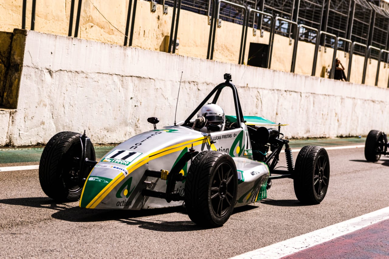 Lucas Freitas tem bom início de temporada da F-1.600