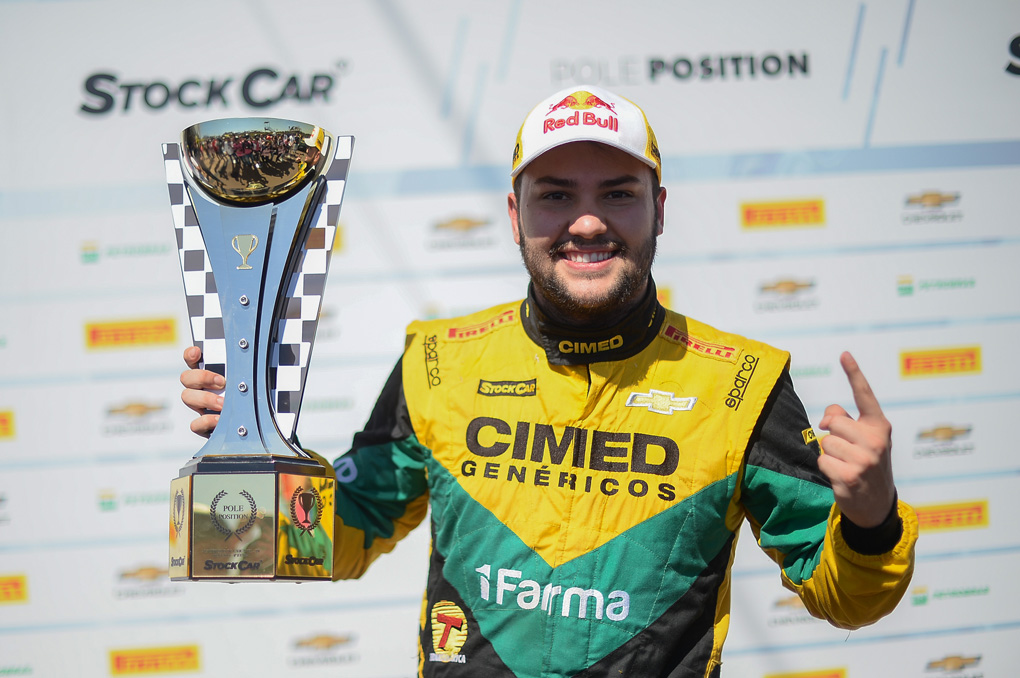 Com pole em Cascavel, Fraga coloca pressão nos concorrentes diretos ao título da Stock Car