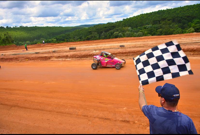 Com dois títulos, Felipe Nadai brilha na final do Paranaense de Kartcross