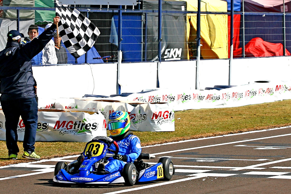 Firás Fahs larga na 3ª fila da Cadete no Brasileiro de Kart em Cascavel