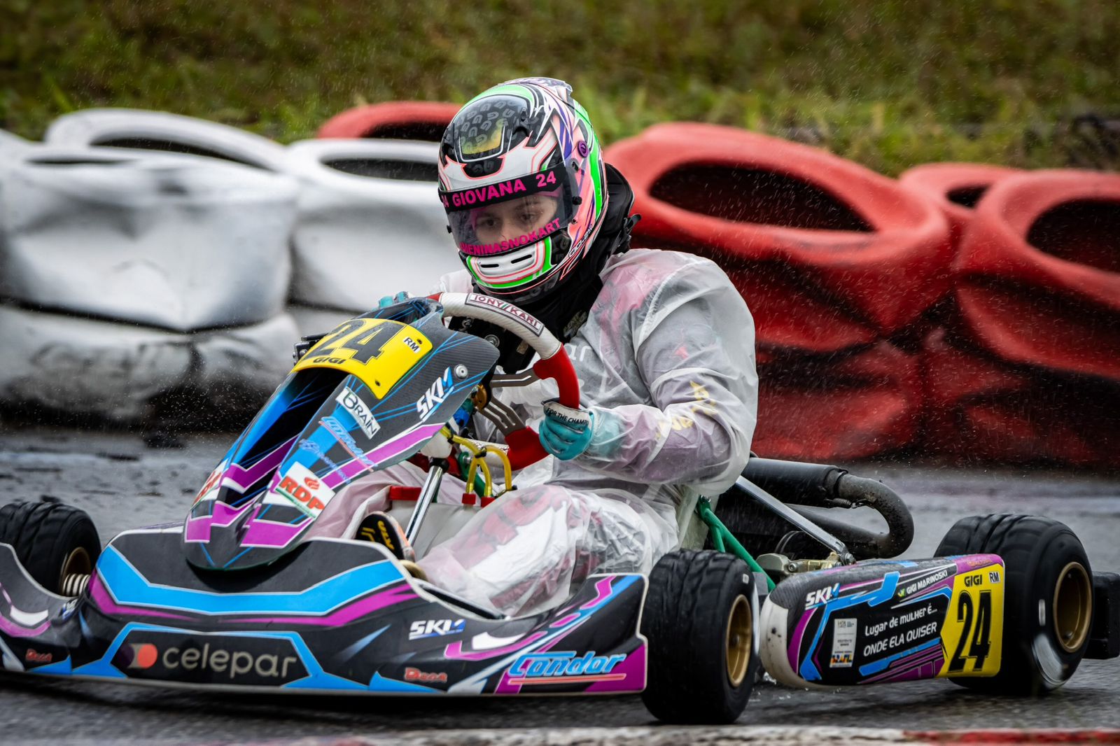Giovana Marinoski vai ao pódio da categoria Rotax Max na Granja Viana