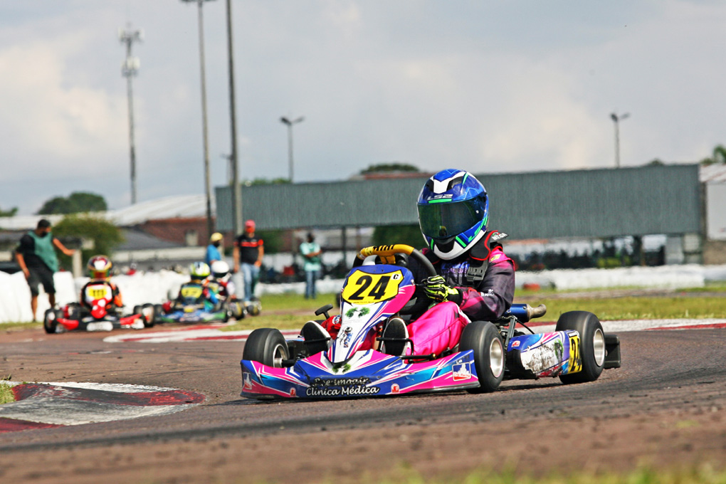 Giovana Marinoski busca a liderança isolada na Copa Super Paraná de Kart