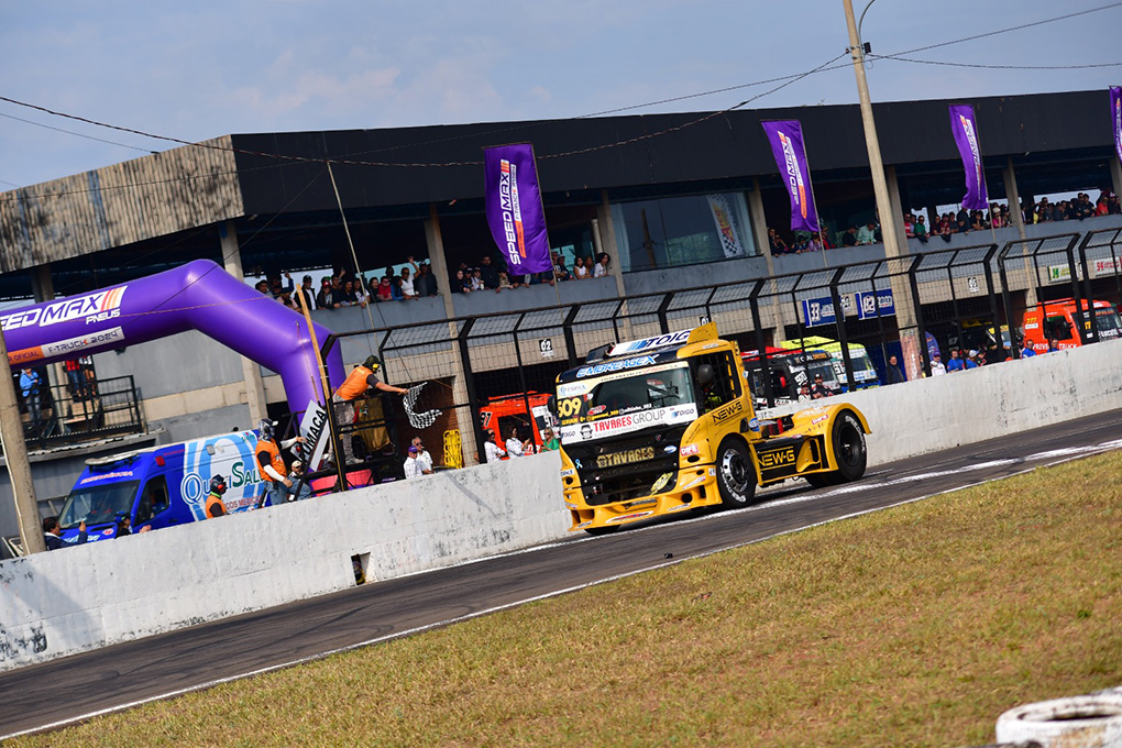 Everton Fontanela e Giovani Tavares vencem pela 1ª vez na Fórmula Truck