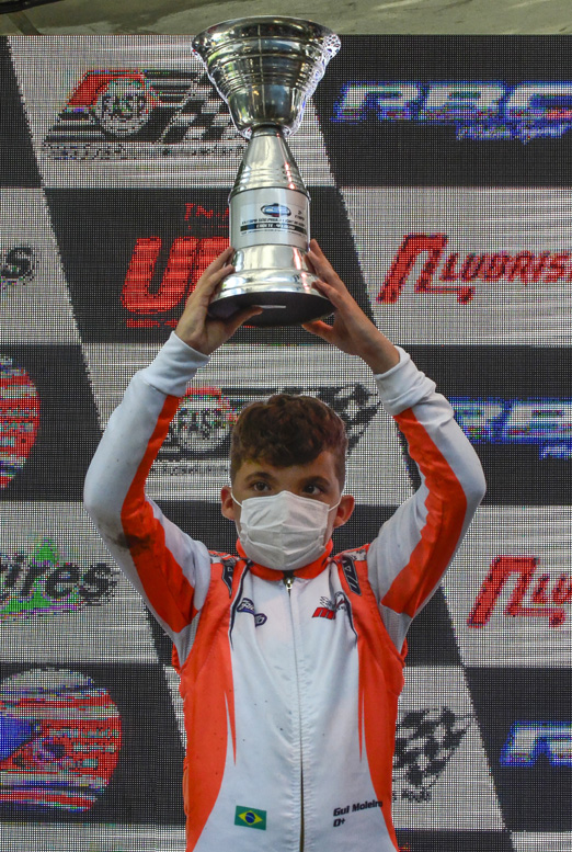 Guilherme Moleiro supera problemas e mantém a liderança na Copa São Paulo Light