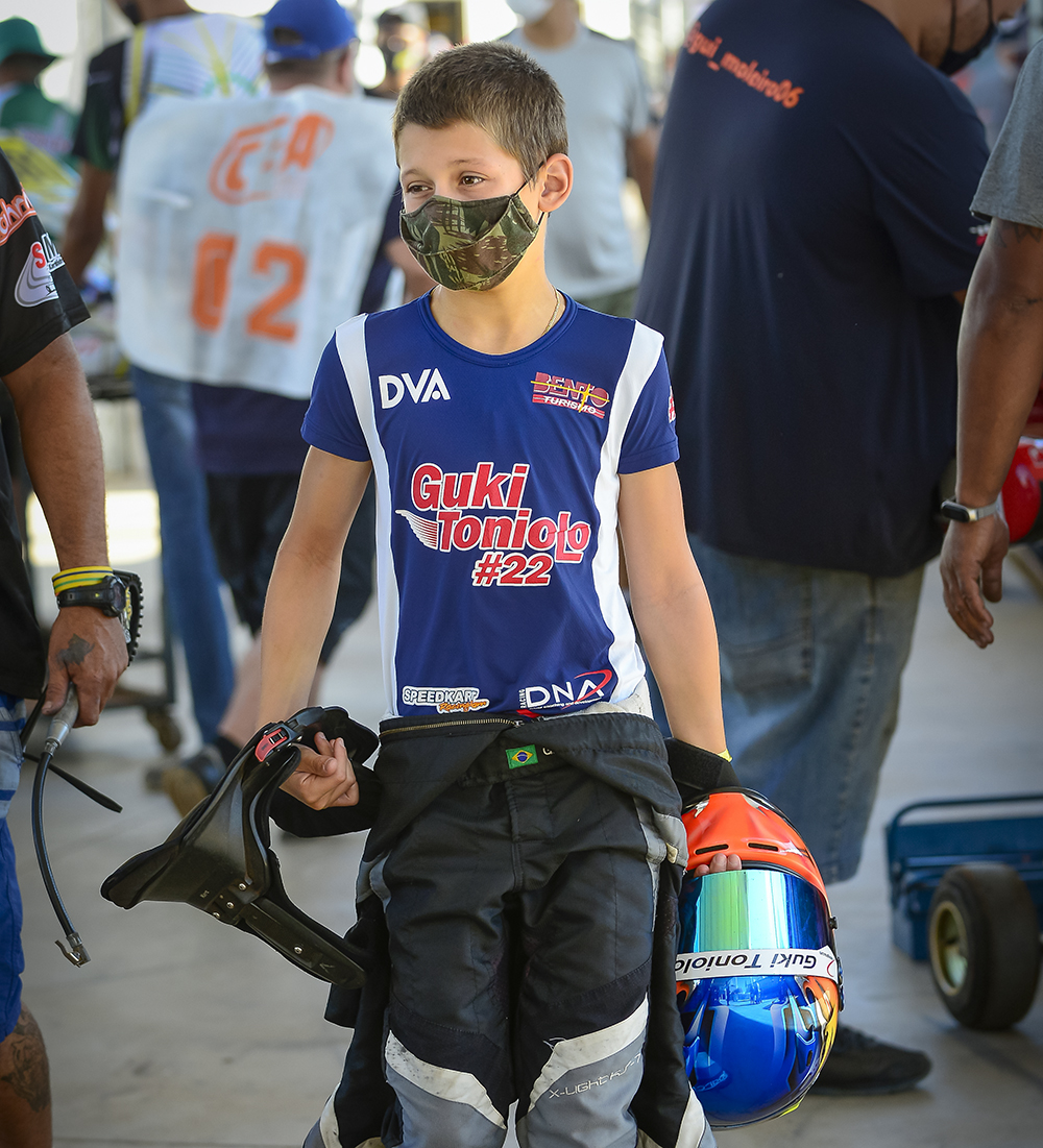 Toniolo estreia na categoria Júnior Menor no Catarinense de Kart