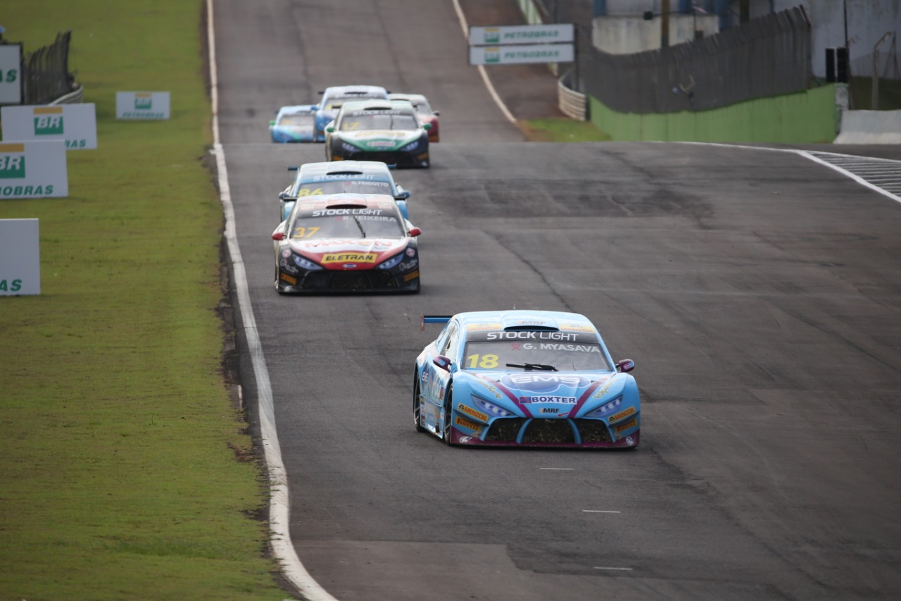 Myasava “abusa” até a última volta da Stock Light em Cascavel