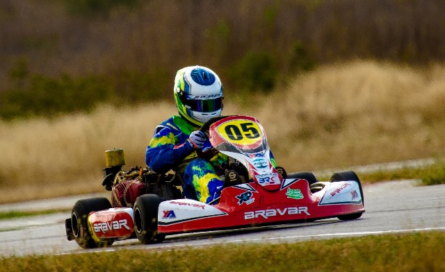 Haroon Baali focado na disputa do título da F-4 Light no Cearense de Kart