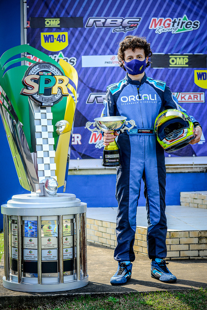 Ibiapina coloca seu nome no troféu dos campeões da Copa SPR