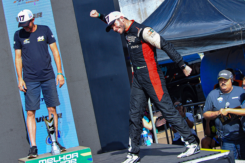 Novos campeões brasileiros: Berlanda e Freitas conquistam títulos no Turismo Nacional em Cascavel