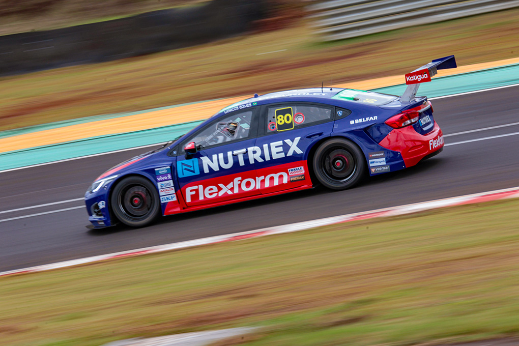 Marcos Gomes prova ser o “Rei de Cascavel” e faz o melhor tempo da Stock Car na sexta-feira