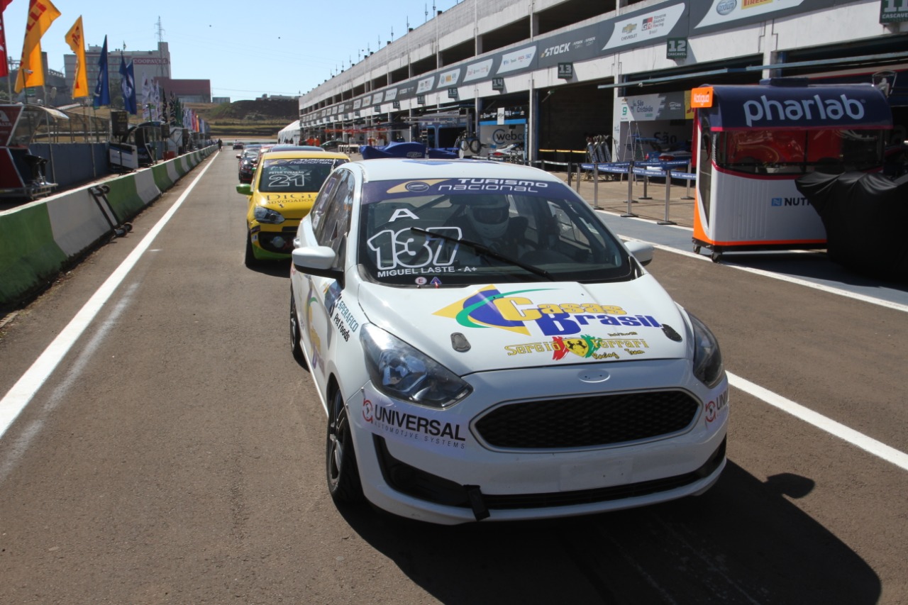 Quebra da embreagem estraga o bom primeiro dia de Miguel Laste no Turismo Nacional