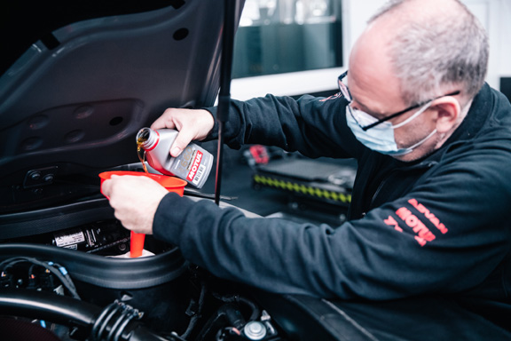 Mitos e verdades sobre troca de óleo no carro