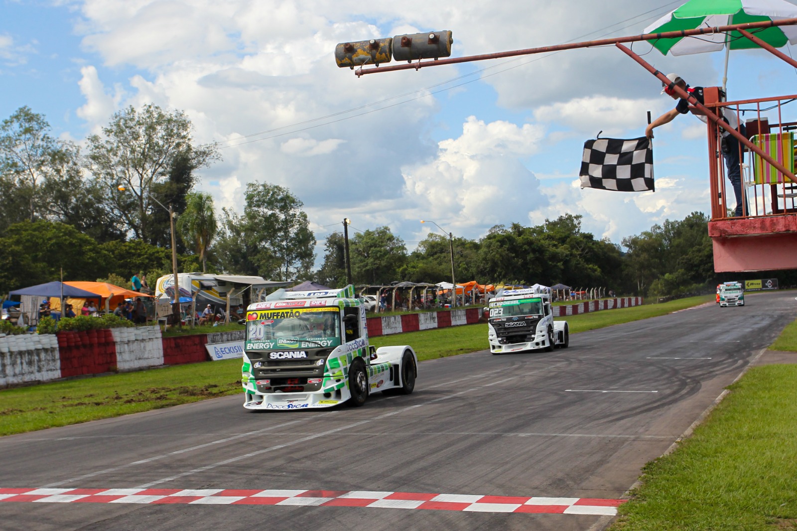 Fórmula Truck começa a temporada com as vitórias de Muffato e Duda Conci