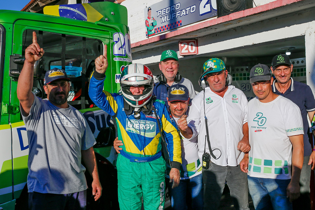 Muffato larga na pole position da Fórmula Truck em Guaporé