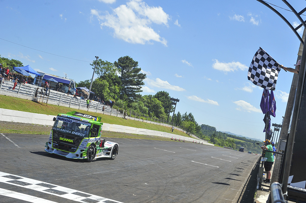 Muffato vence no retorno da Fórmula Truck ao Autódromo do Tarumã depois de oito anos