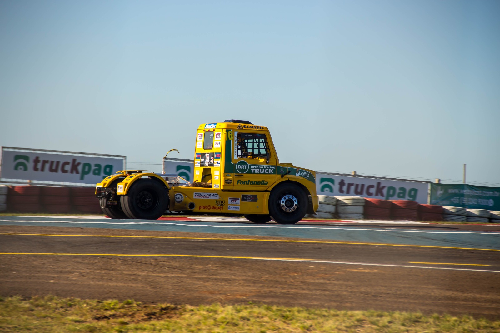 Rafael Fleck faz o melhor tempo da F-Truck no 1º dia de treinos no Uruguai
