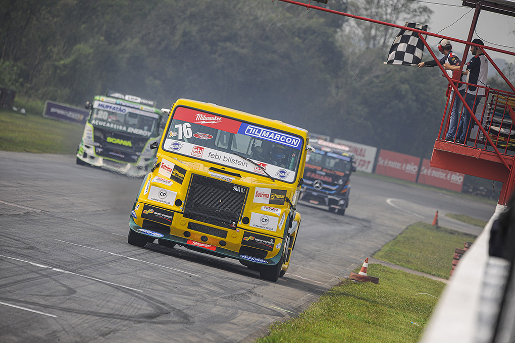Rafael Fleck levanta a torcida em Guaporé com vitória na Fórmula Truck