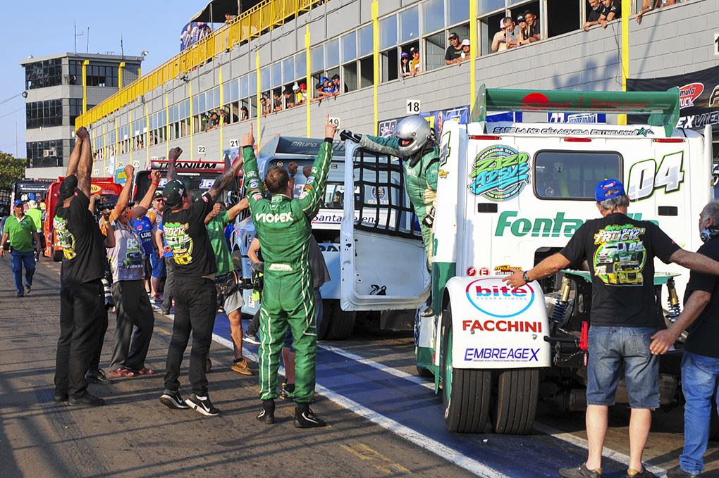 Fontanella e Geovani Tavares largam na frente na Fórmula Truck em Londrina