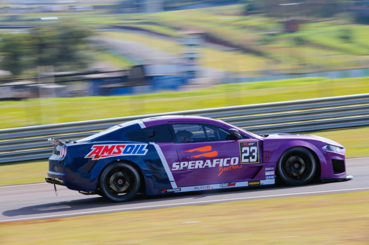 Novos carros da GT Sprint Race vão à pista do Autódromo de Cascavel
