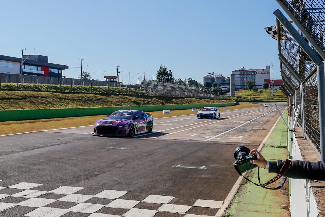 Ricardo Sperafico vence Corrida 2 da GT Sprint Race