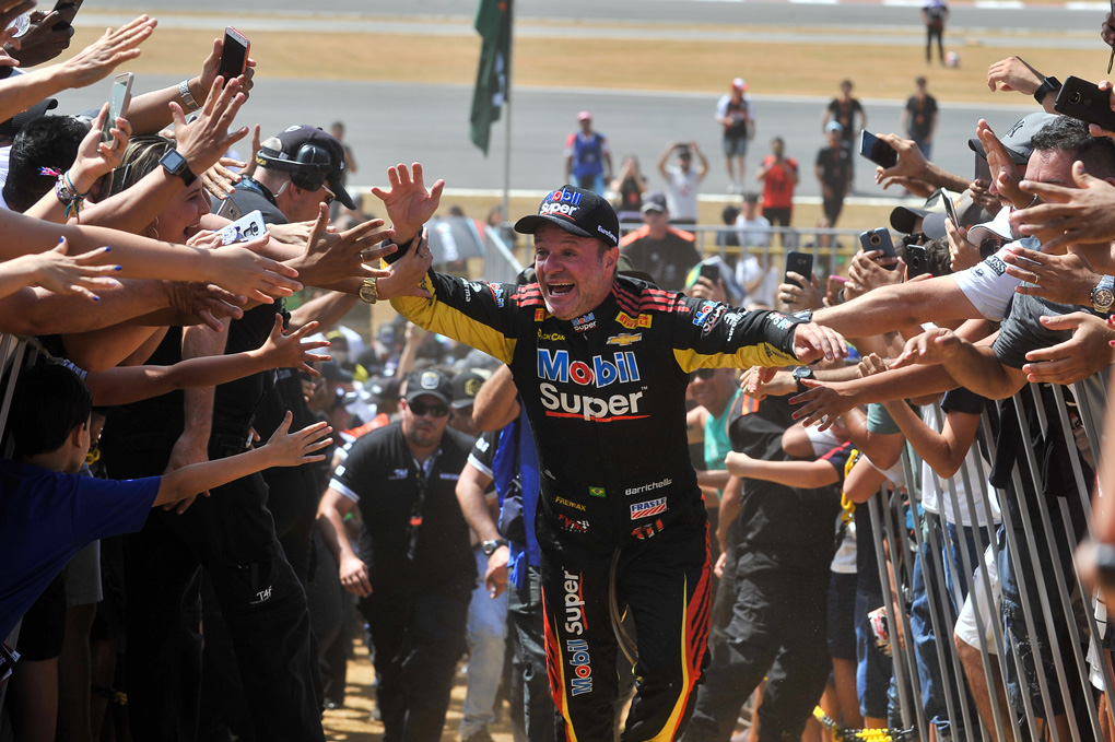 Barrichello vence a Corrida do Milhão em Goiânia, tornando-se bicampeão